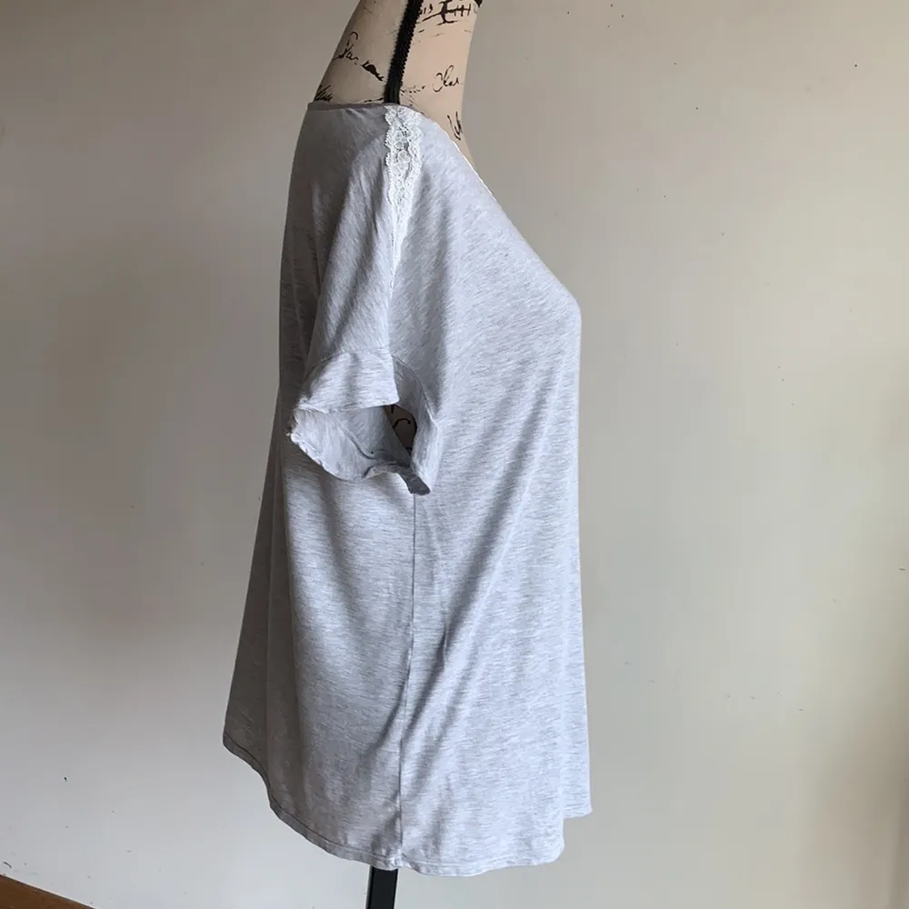 Kate Spade Lace Trim Oversized Grey Flutter Sleeve Top Size Medium - Image 13