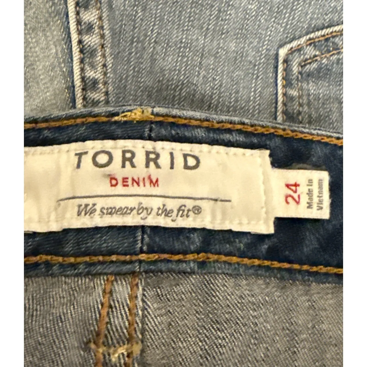 Torrid Size 24 Denim Blue Jean Shorts Stretch Pockets Cuffed Hem Preppy Comfort - Image 3