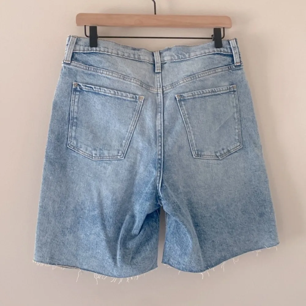 New Old Navy Extra High-Waisted Button-Fly Sky-Hi
Straight Cut-Off Jean Short 10 - Image 8