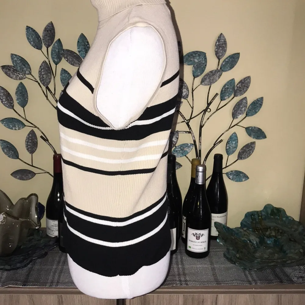 Casual Corner Annex Top 1606 Size M - Image 2