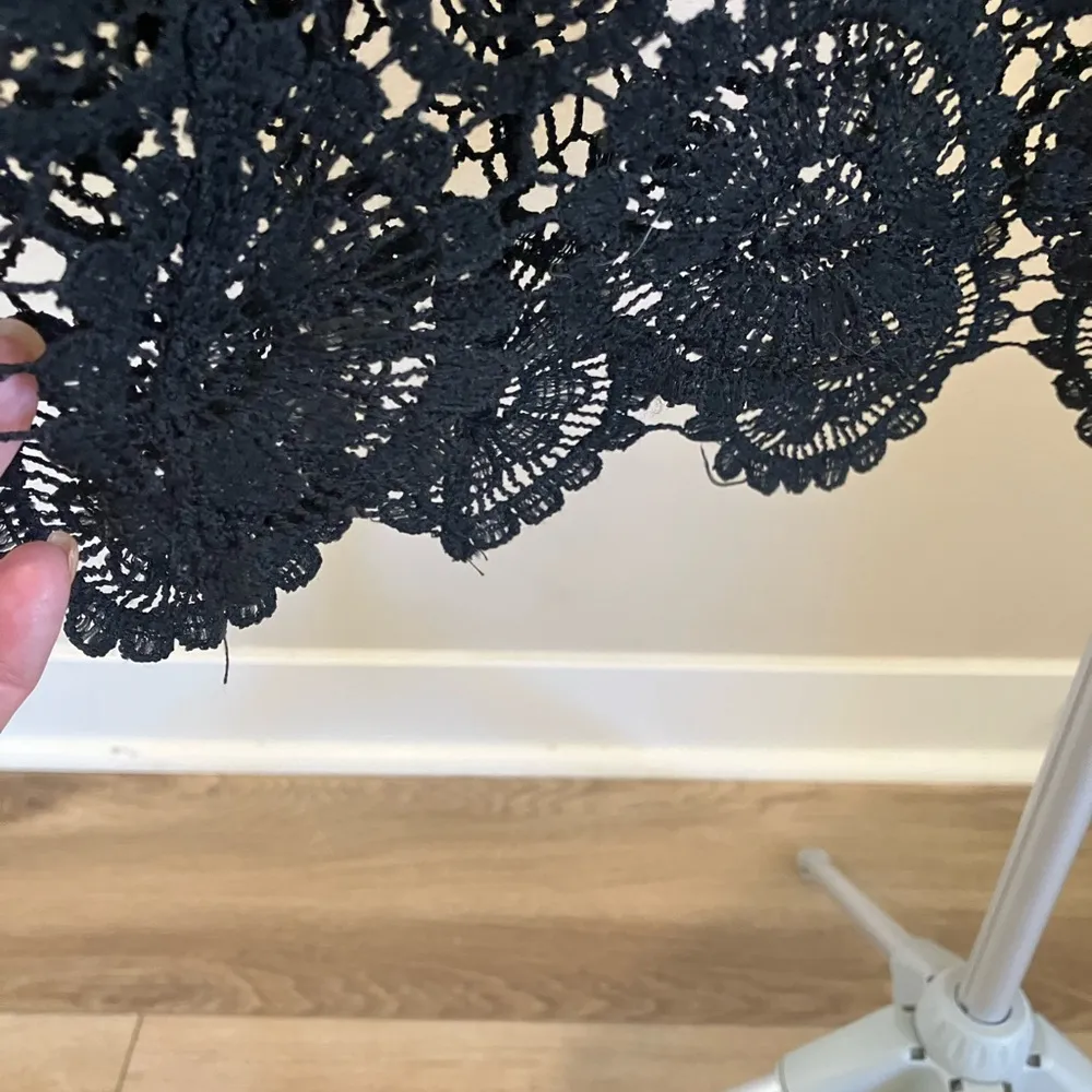 Floral pattern hollow boho long sleeve lace top bell sleeves Black Size undefined - Image 4