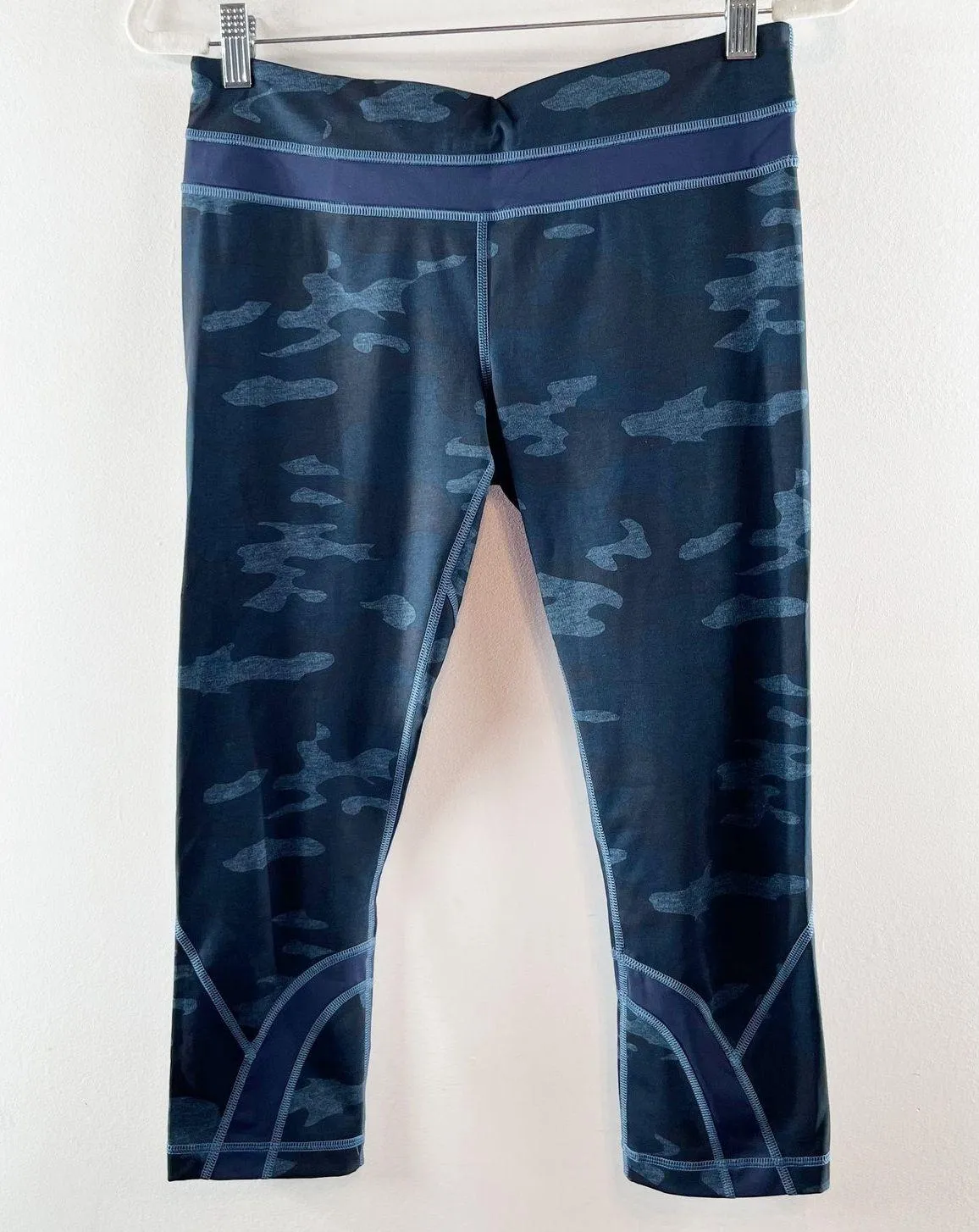 Lululemon Mid Rise Run Inspire Crop Camo Leggings Blue 8 - Image 4