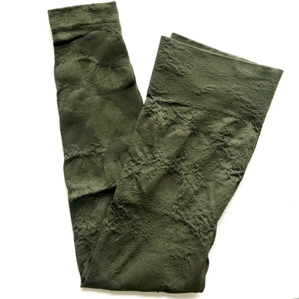 Gymshark Adapt Camo Seamless Leggings & Sports Bra Set - Image 8