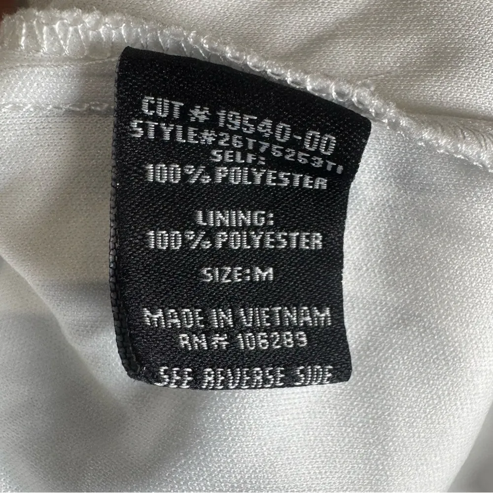 Trixxi white and blue floral romper size medium - Image 5