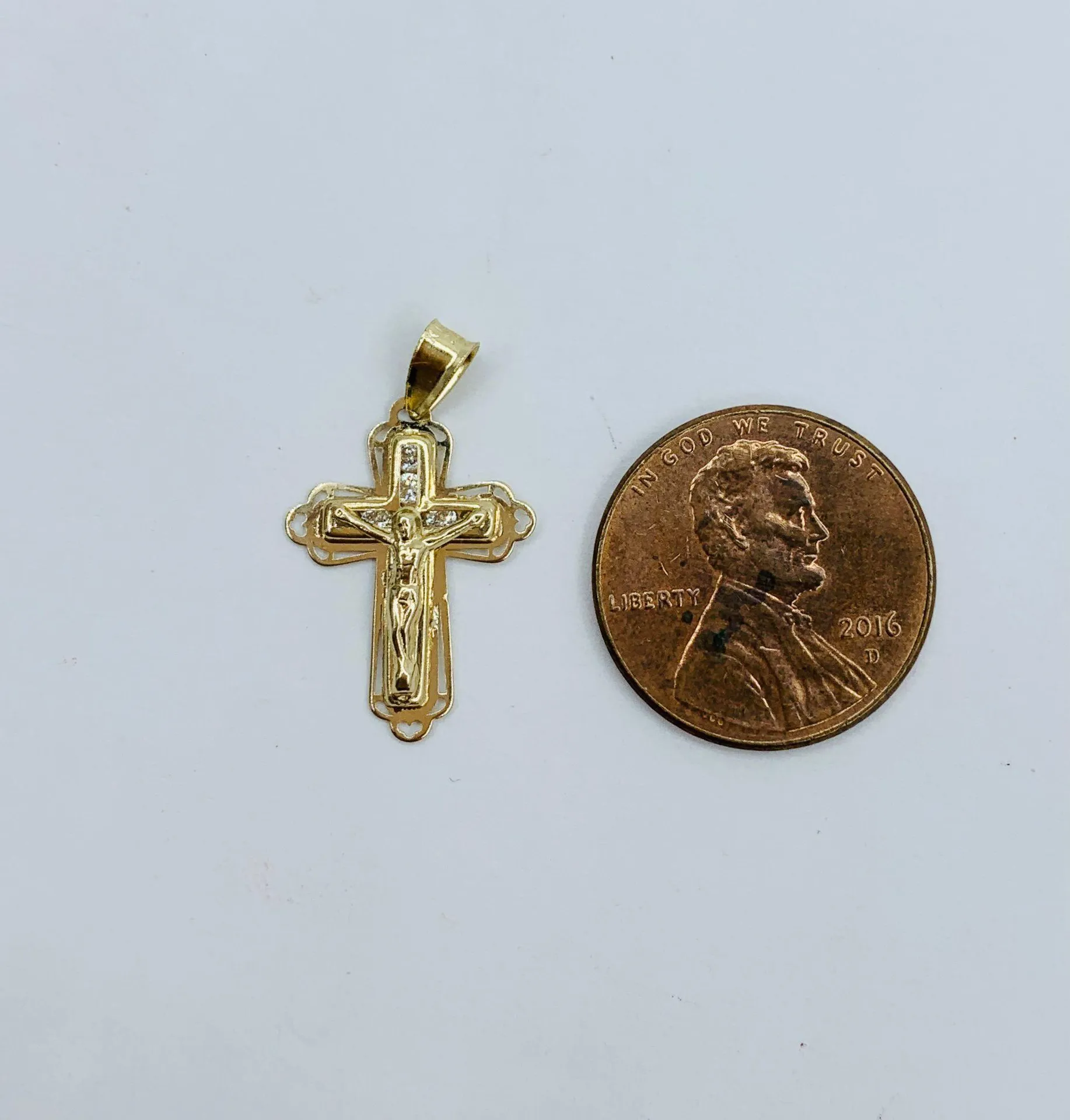 10k gold Cross small charm pendant crucifix ~ Dije en Oro cruz pequeña - Image 2