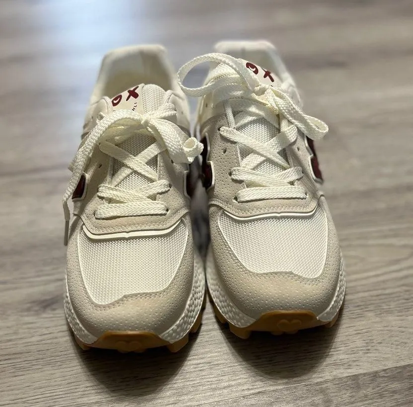 Brand new women’s sneakers Size 7.5 - Image 3