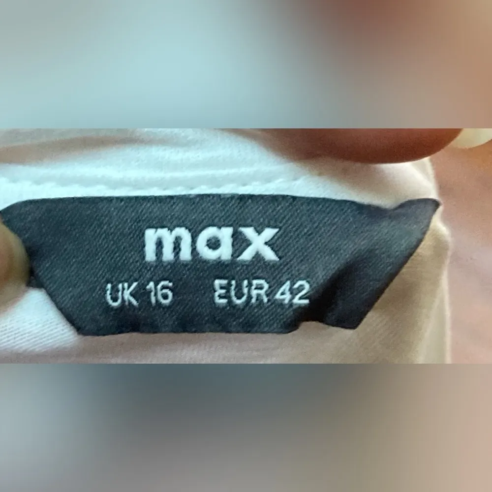 Max- White graphic T-shirt Size 16‎ - Image 5