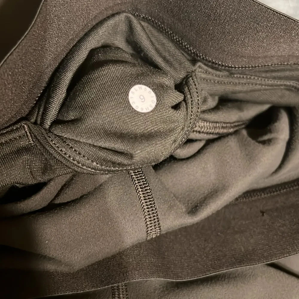 Lululemon leggins size 6 - Image 5
