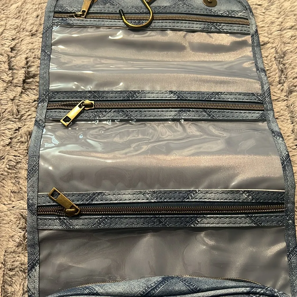 Revive Vintage hanging travel bag with denim design. Waterproof and NWT Blue - Image 6