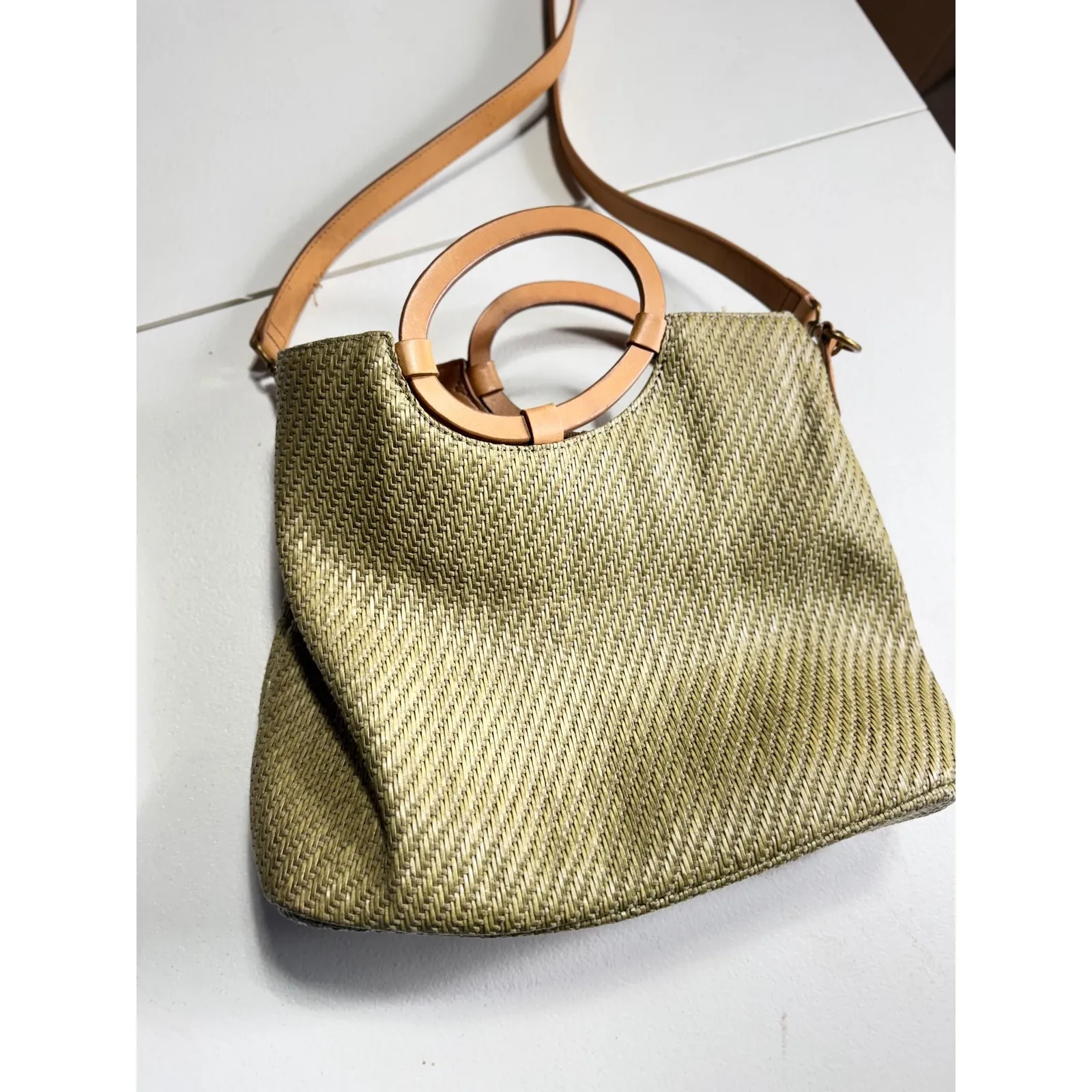 Fossil 75082 Woven Straw Tote Bag‎ with Round Handles and Crossbody Strap - Image 2