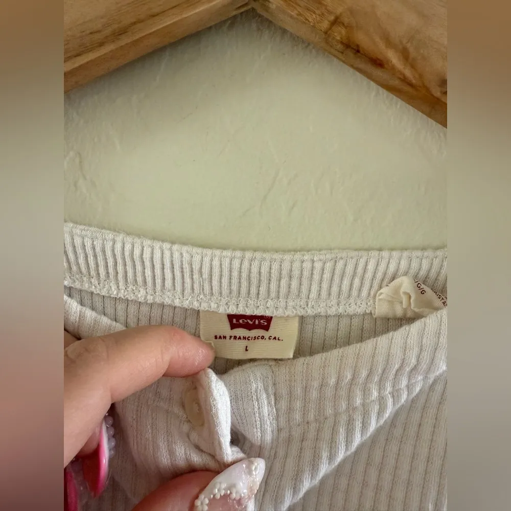 Levi’s Women's Cream Long Sleeve Top - Image 3