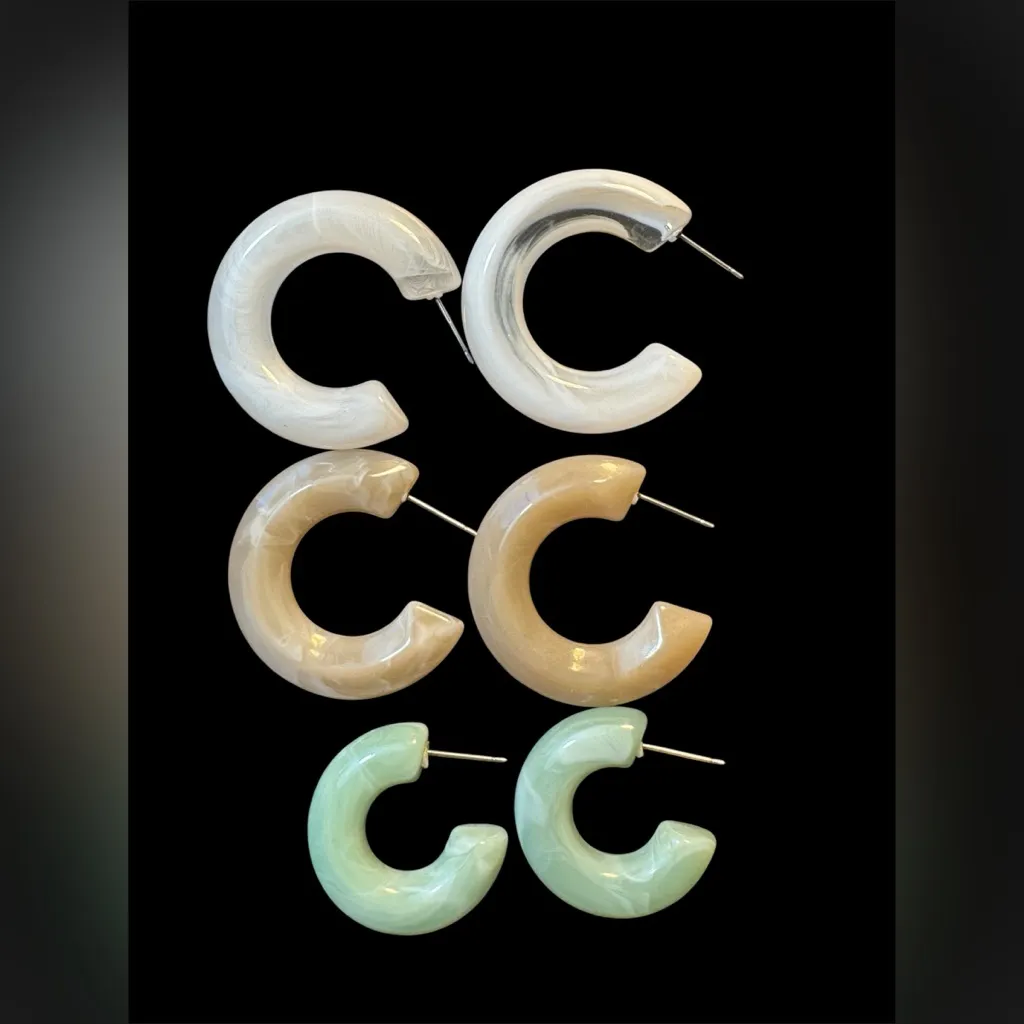 Acrylic Hoop Pierced Earrings Set Of 3 White Green Beige - Image 3