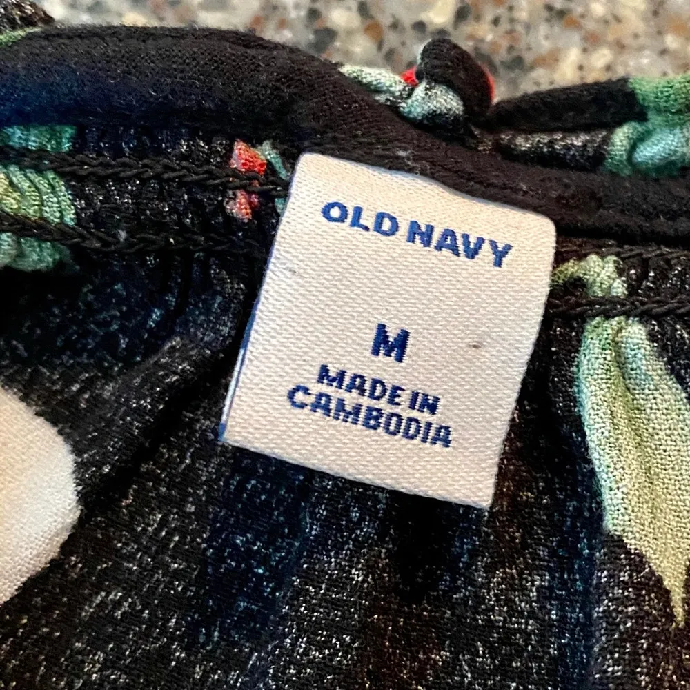 Old Navy Ruffle Neck Floral Top - Image 3