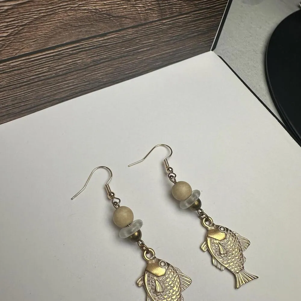 The Limited Fish Charm Beaded Dangle Drop Pierced Earrings Gold Tone - Image 3