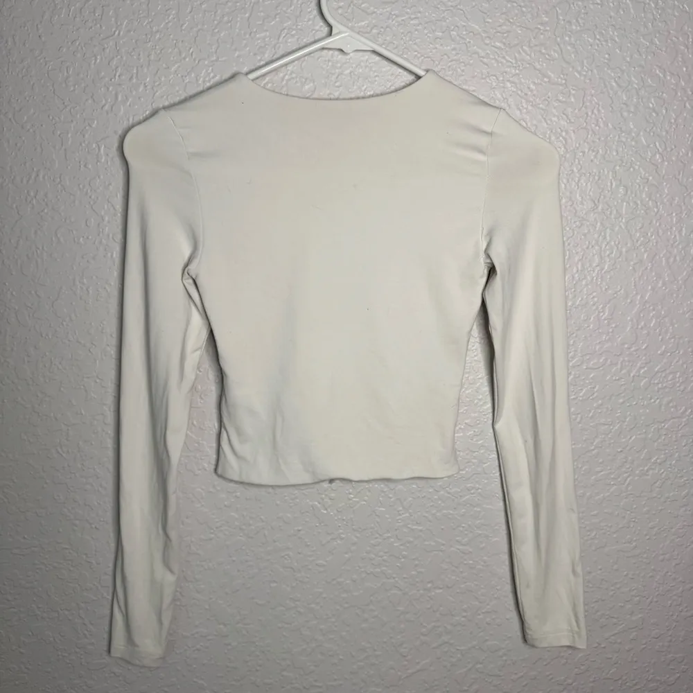 Babaton Aritzia Women's Long Sleeve Crew Crop Top White Size XS Stretch Classic - Image 7