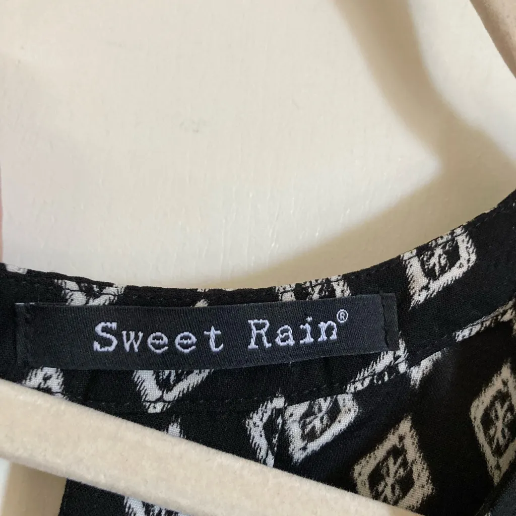 🌞Sweet Rain Black w/ White Diamond Design Keyhole on Back Long Sleeve to 3/4 A - Image 2