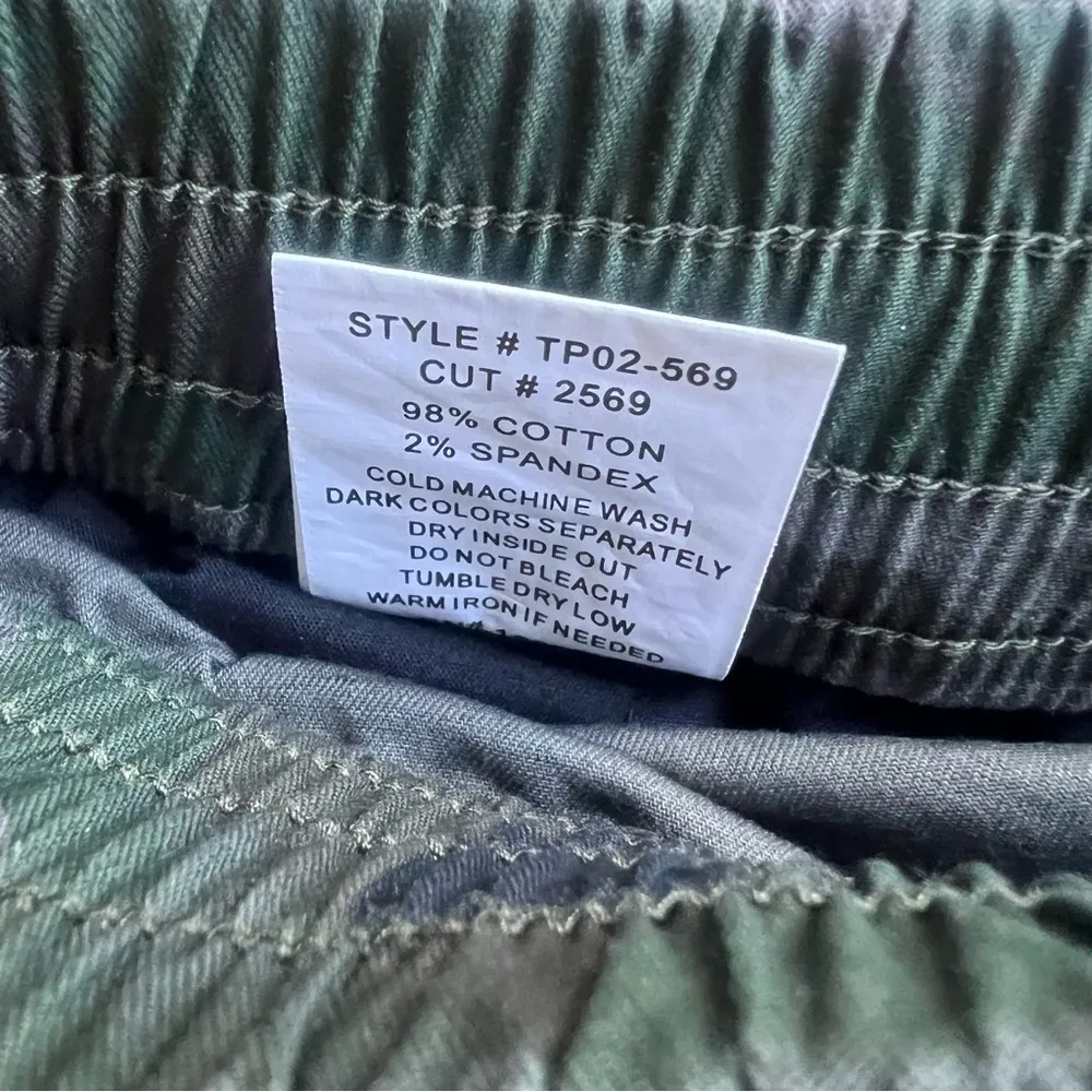 L.T.J. Women's Cargo Joggers Size Medium SKU#B24105 - Image 8