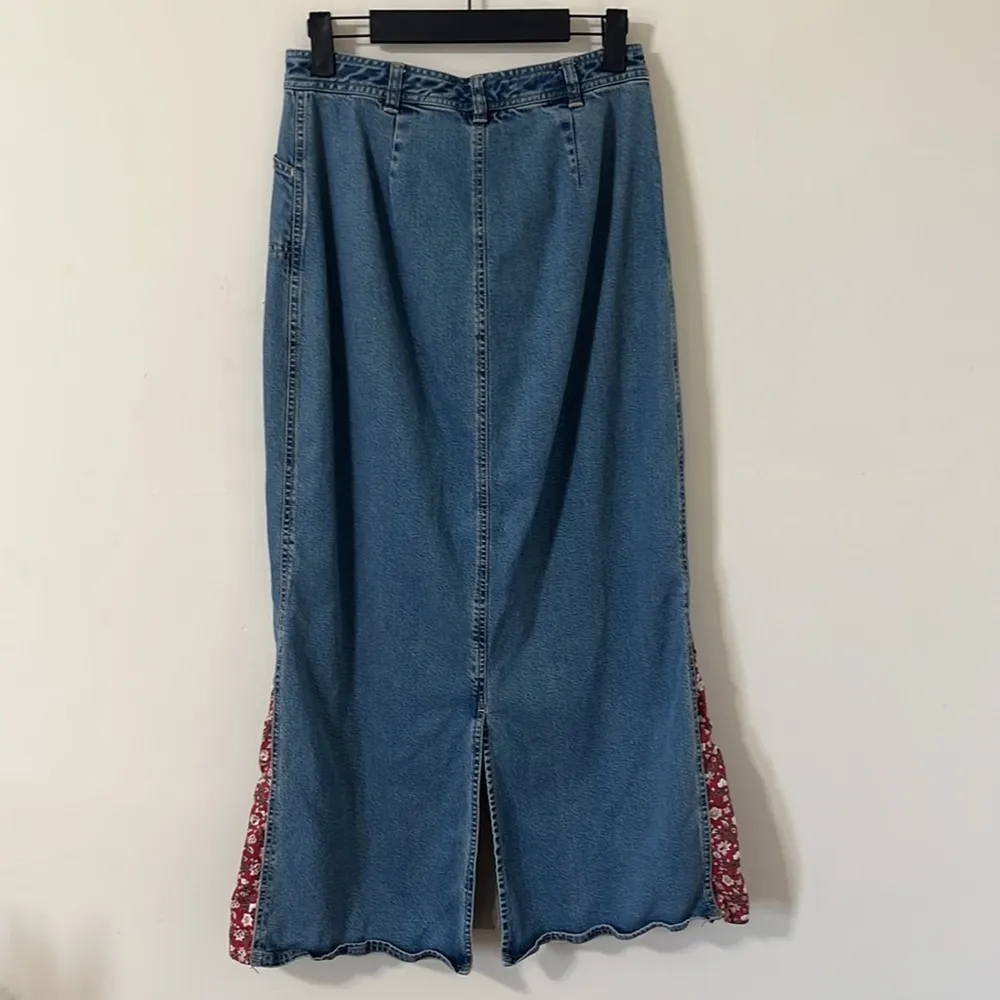 J.Jill Vintage Tencel Red Floral Detail Denim Midi Skirt Size 6 - Image 8