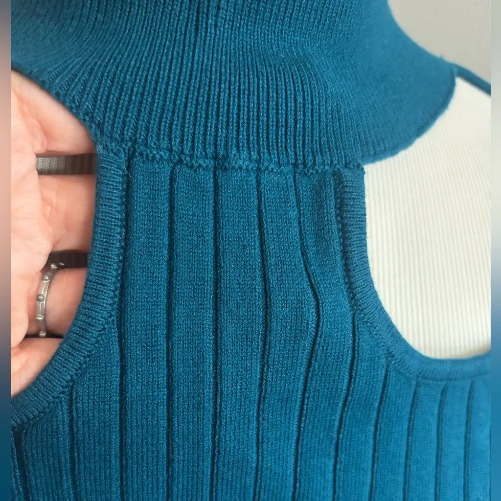 Bold Elements Women’s Cut Out Long Sleeve Pullover sweater - Image 4