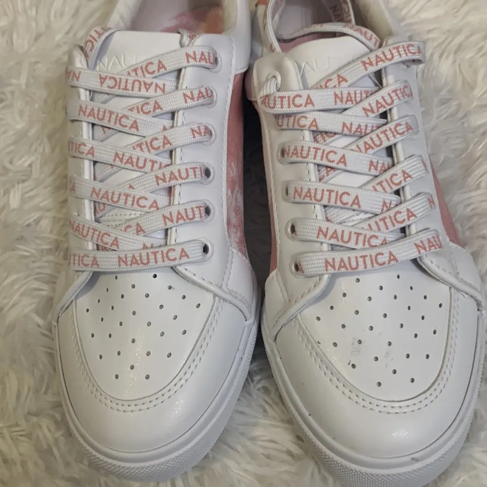 Ladies size 6 Nautica Lace Up Casual Shoes NWT - Image 3