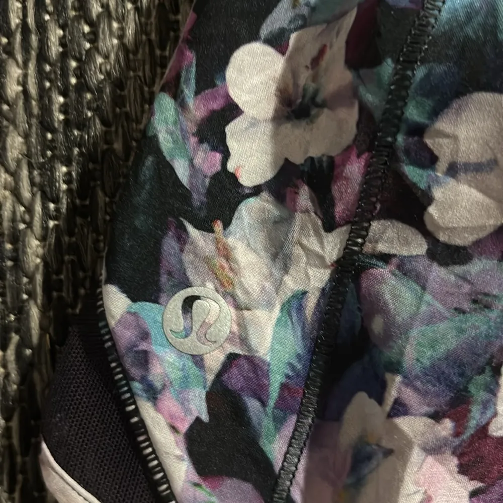 Lululemon Hotty Hot Short II *2.5" - Image 3