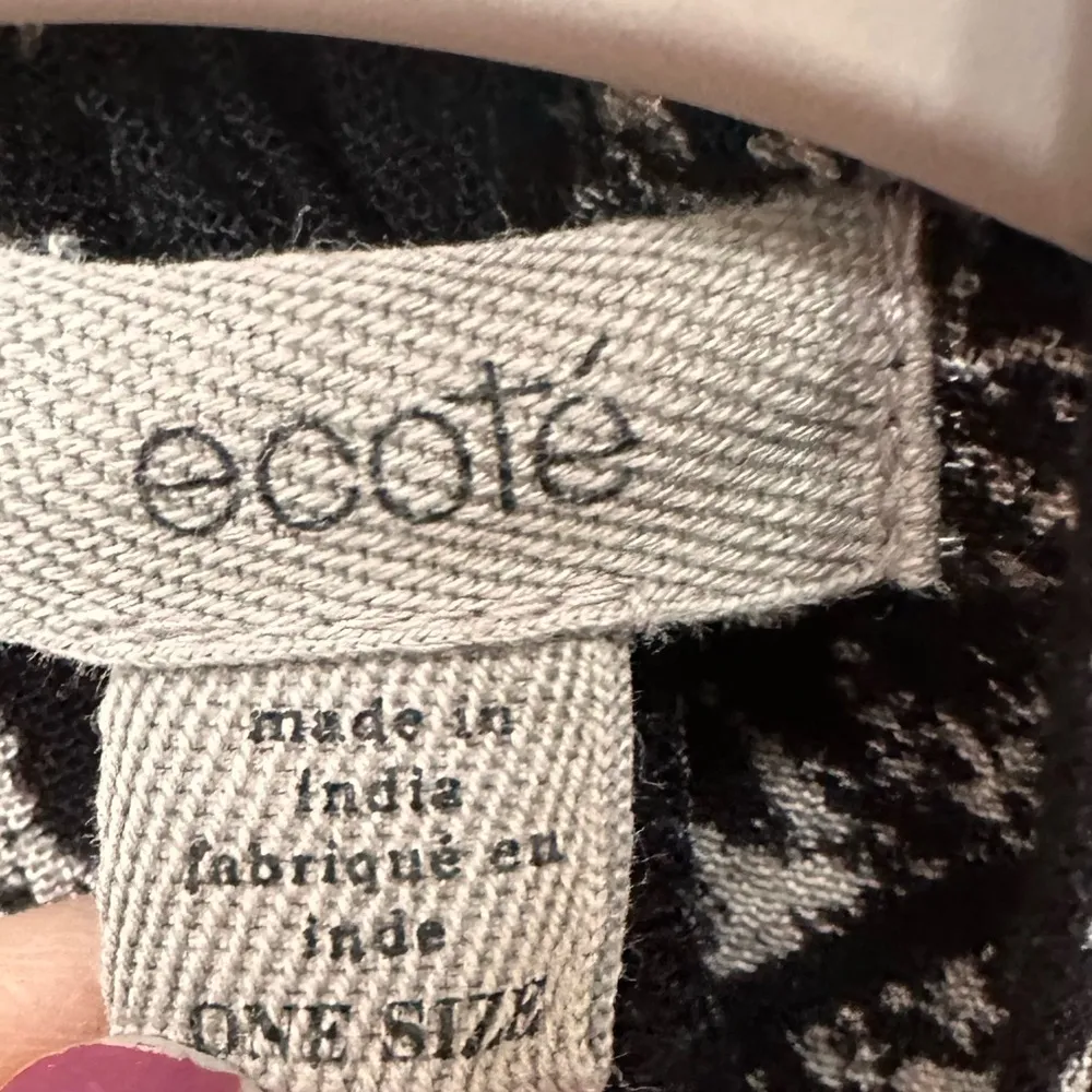 Ecote Urban Outfitters Kimono OS, Black With White Southwest Design, Lightweight - Image 6