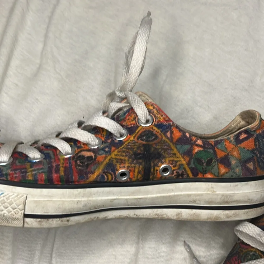 All Stars Custom Hand drawn peach sneakers size 7 - Image 2