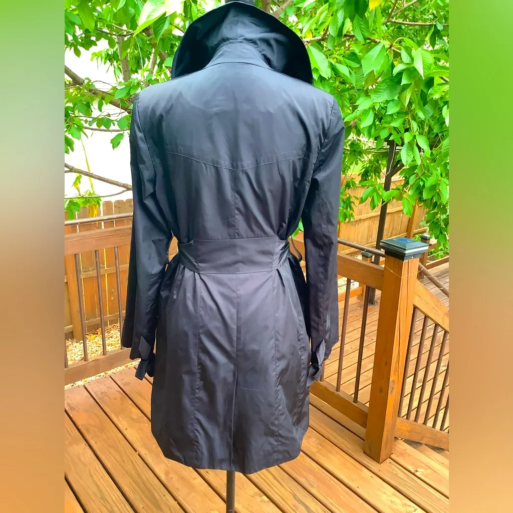 Nice modern Cole Haan trench coat 🌹 - Image 5