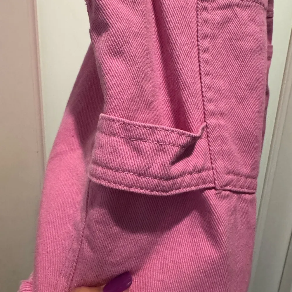 & MERCI Pink Denim Overalls Size M 100% Cotton Barbiecore Summer Trendy Raw Hem - Image 9