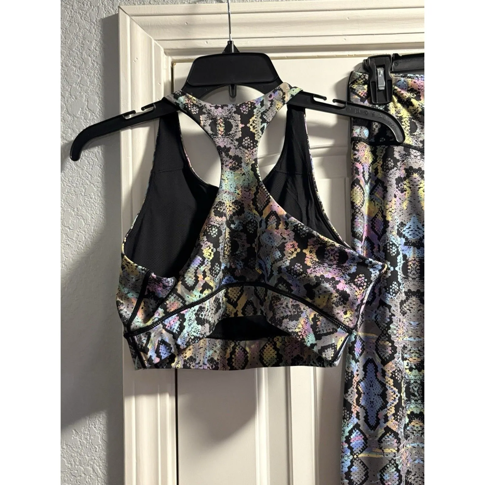 Yelete Women's Athletic Set Medium Snakeskin Sports Bra & Leggings Matching - Image 2