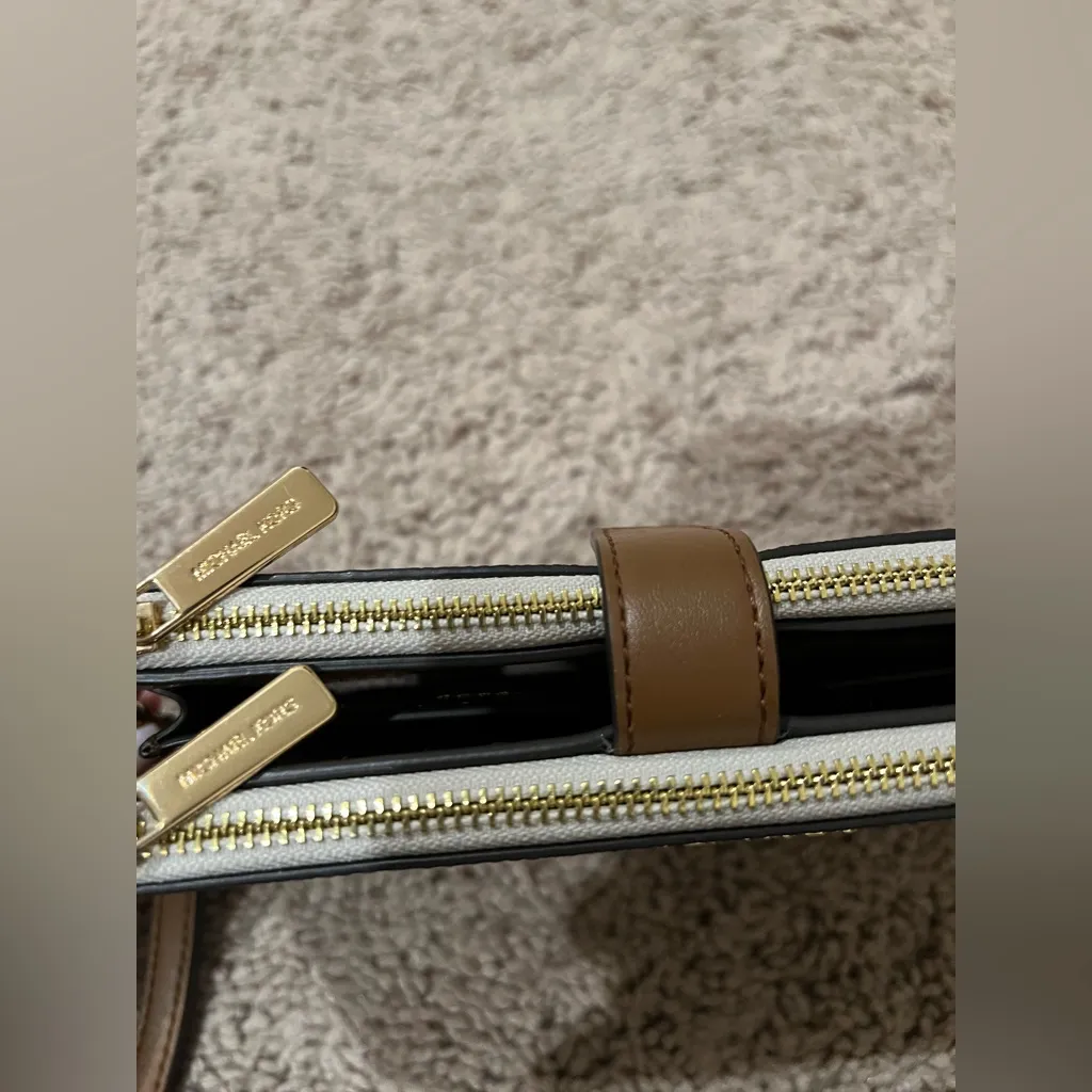 Michael Kors Logo Wristlet – Pre-Owned, Good Condition - Image 6