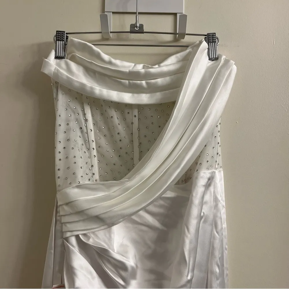 New Miss Circle Holly White Crystallized Corset High Slit Satin Gown Size Medium - Image 6