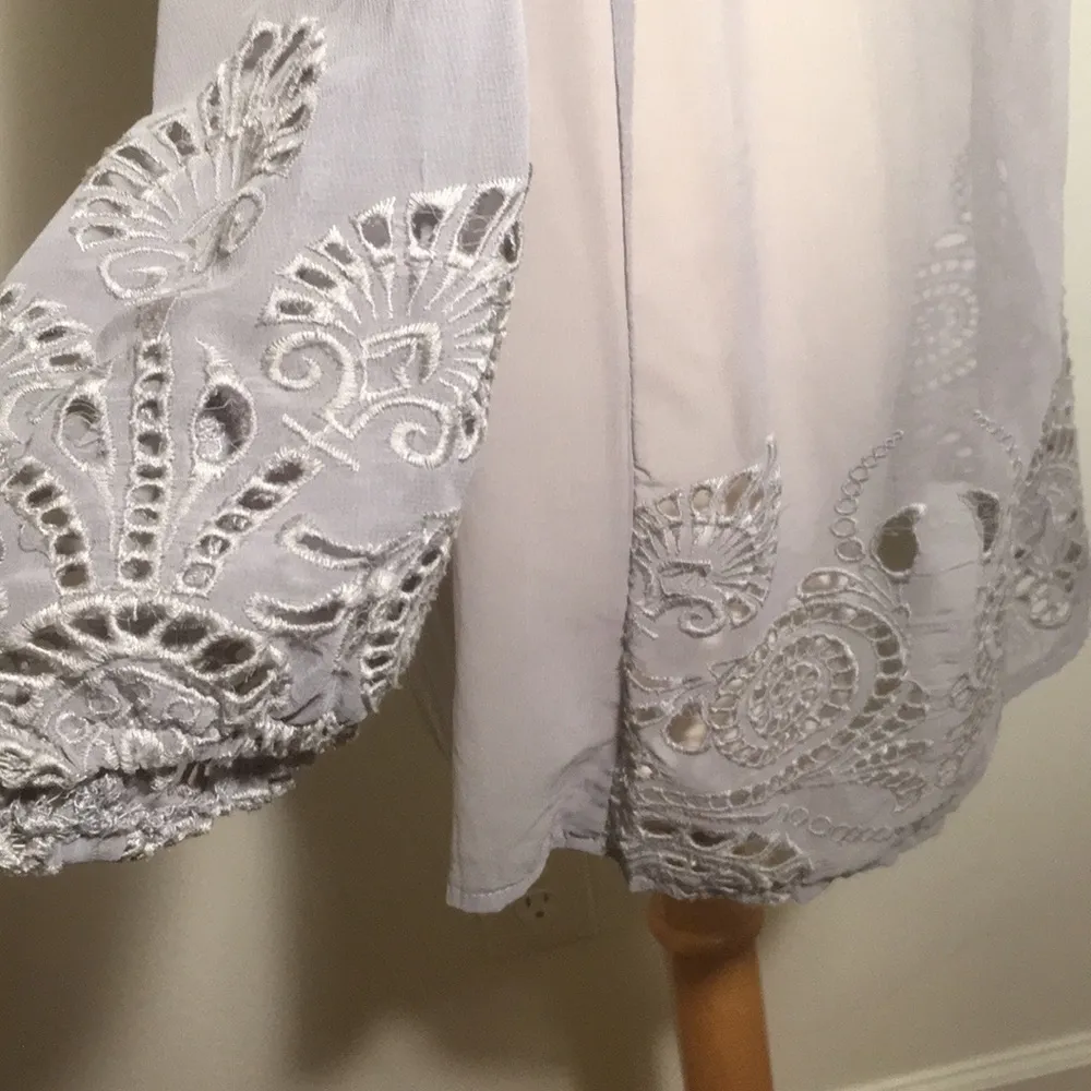 SOLITAIRE Blouse sheer gray floral / cutouts tunic length beautiful Size L - Image 5