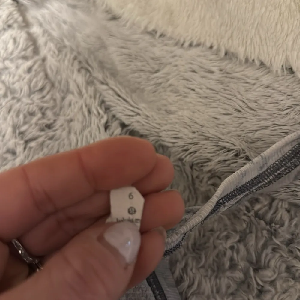 Blue and White Tie-Dye swiftly - Image 2