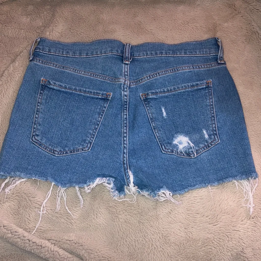 🔹4 for $30 Old Navy Boyfriend Mid-Rise Distressed Denim Shorts, size 2 - Image 2