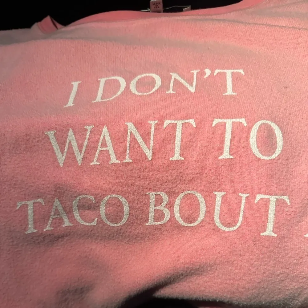 WILDFOX PINK OVERSIZED GRAPHIC I DONT WANT TO TACO BOUT IT LONG SLEEVE SHIRT XS - Image 6