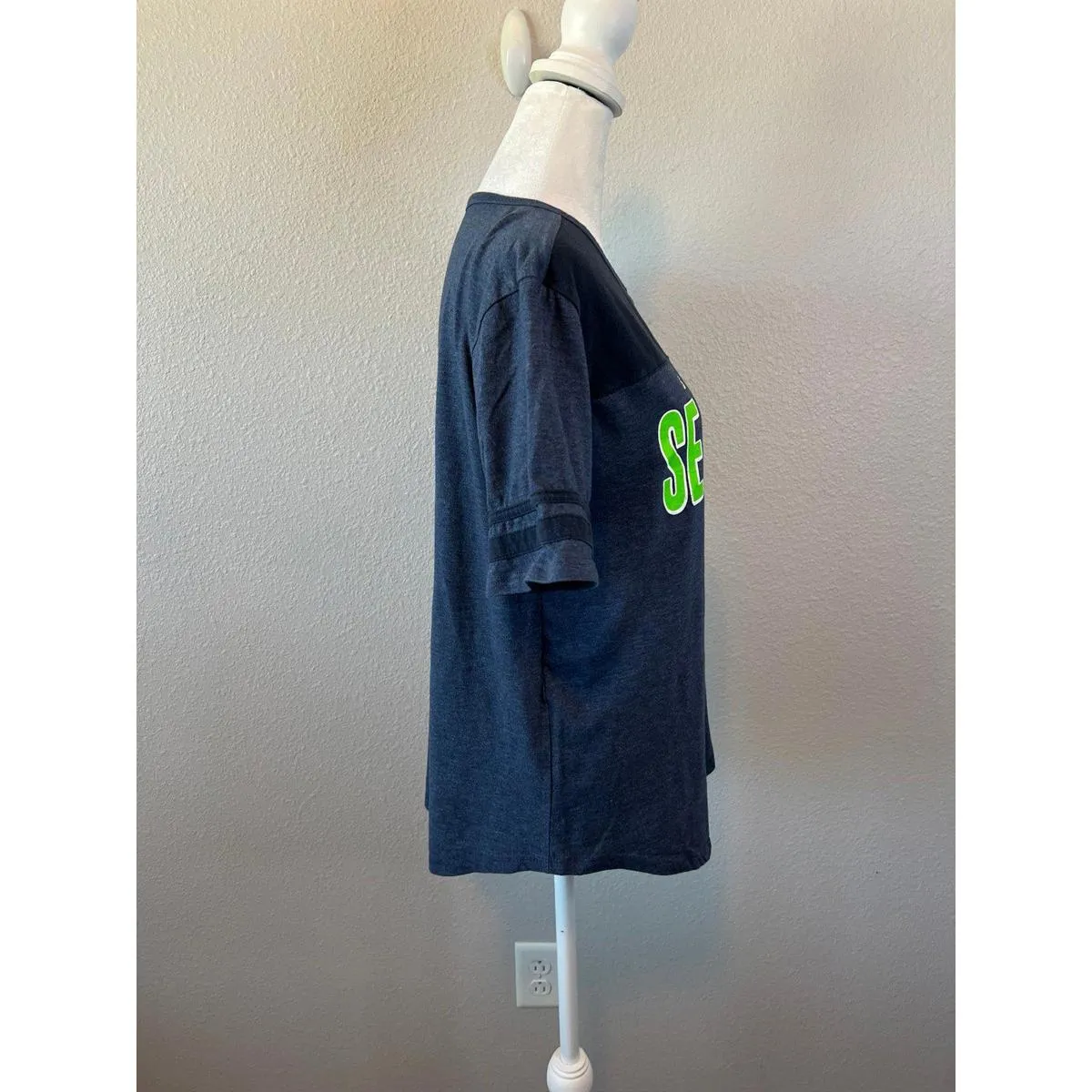 NFL Team Apparel Seattle Seahawks Graphic Short Sleeve TShirt Blue/Green Size M - Image 2