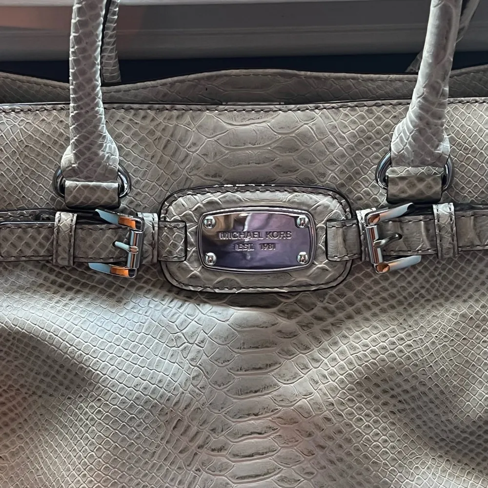 Micheal Kors Crocodile embossed leather bag. - Image 6