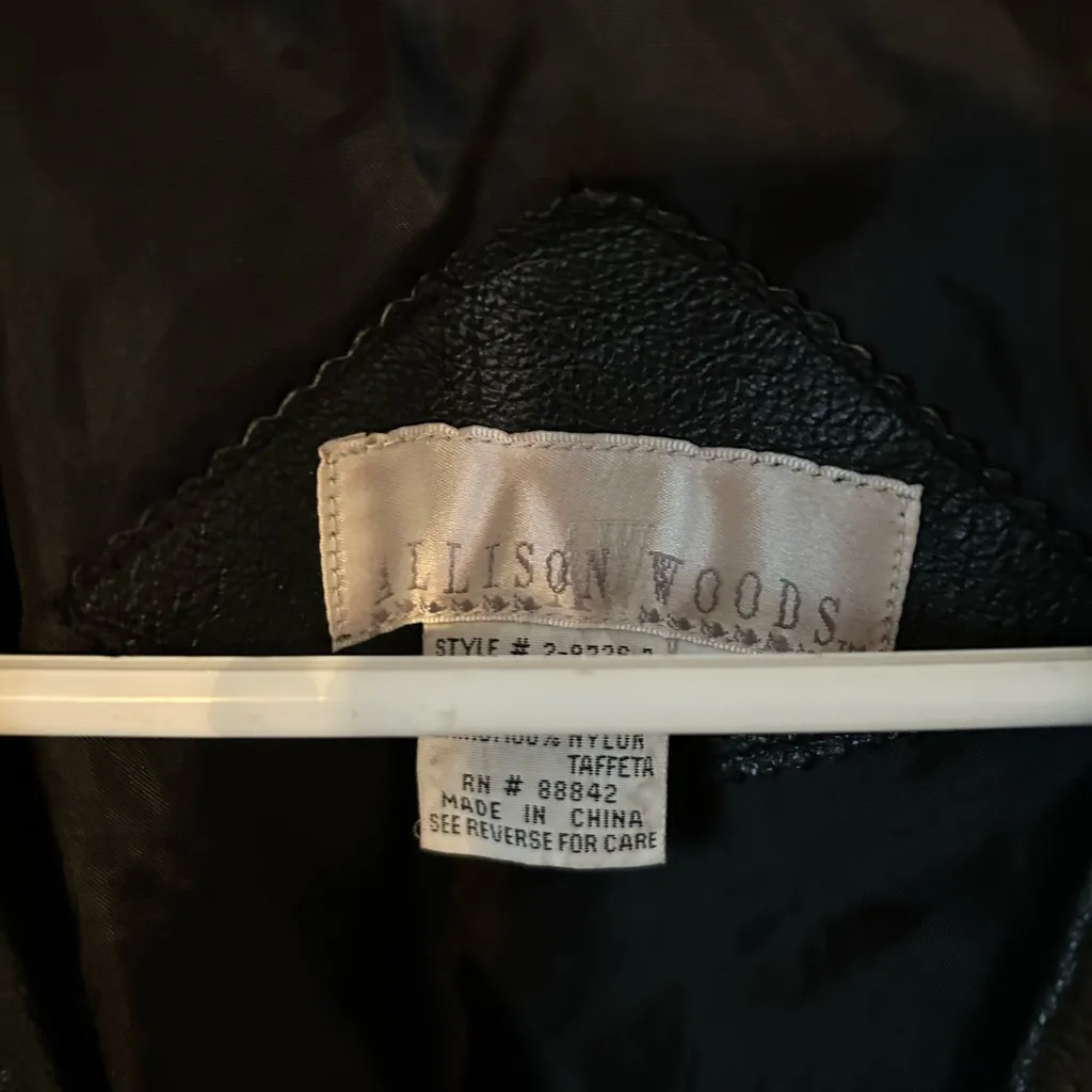 Black leather floral trench coat VTG vintage Allison‎ Woods beautiful detailing Size M - Image 3