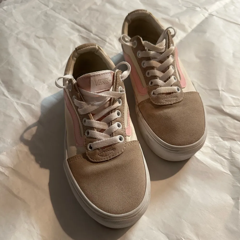 Vans Women's Pink and Cream Sneakers - Image 9