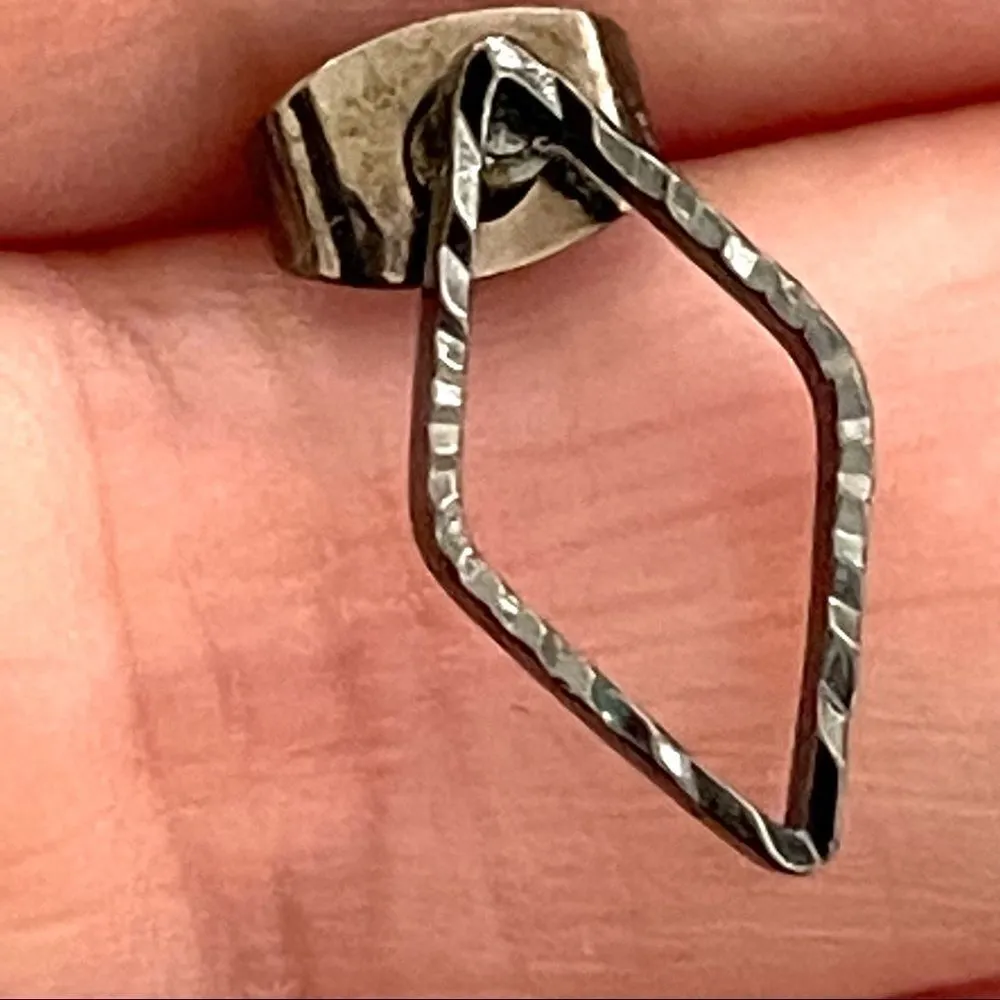 Dark grey/black post earrings - Image 3