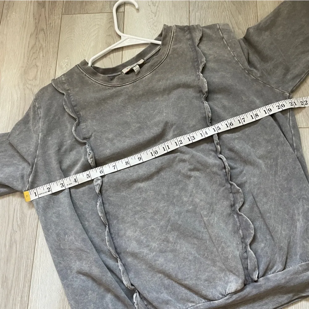 Eri Ali Anthropologie Weckerlie Scalloped Sweater Acid Wash Gray (Medium) - Image 3