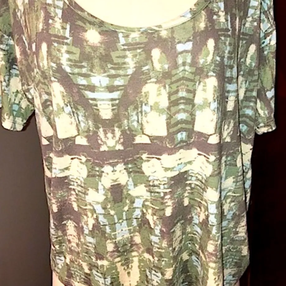 KIRRA for PACSUN Boho Graphic Flowy Off Shoulder Crop Top - Image 2