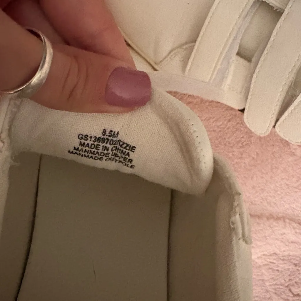 MIA izzie sneakers - Image 6