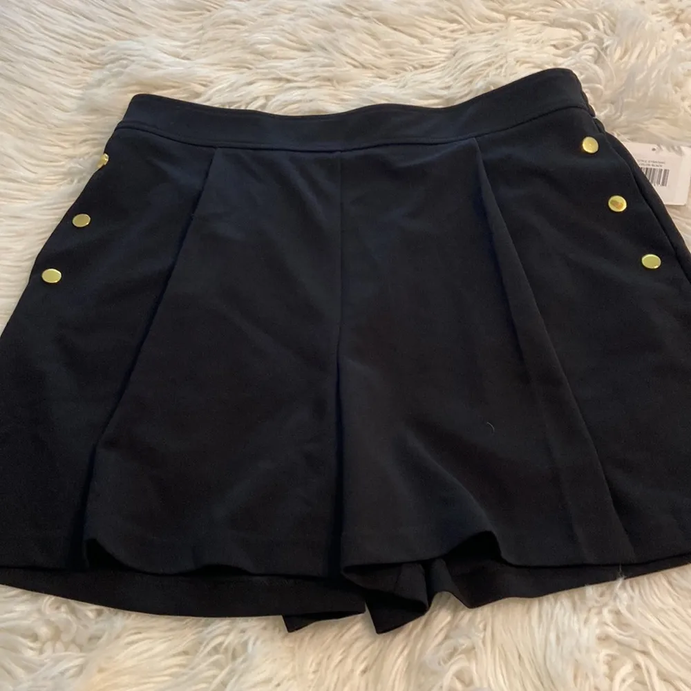 Ellen Tracy Shorts size L waist 34” elastic back inseam 5” two front pockets new - Image 10