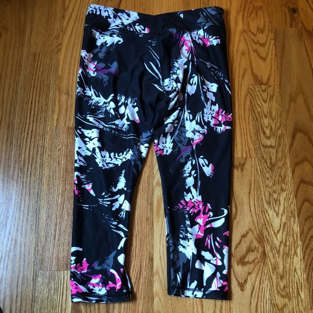 Fabletics Winn powerhold capri - Image 3