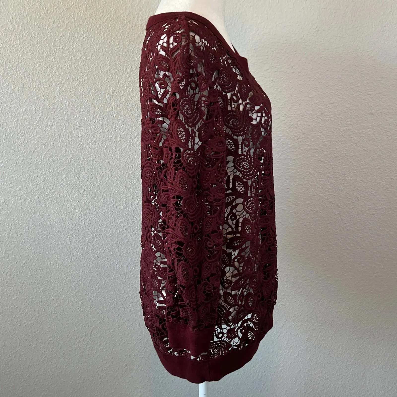 Aritzia Wilfred Floral Lace Shirt Burgundy Size XS - Image 2