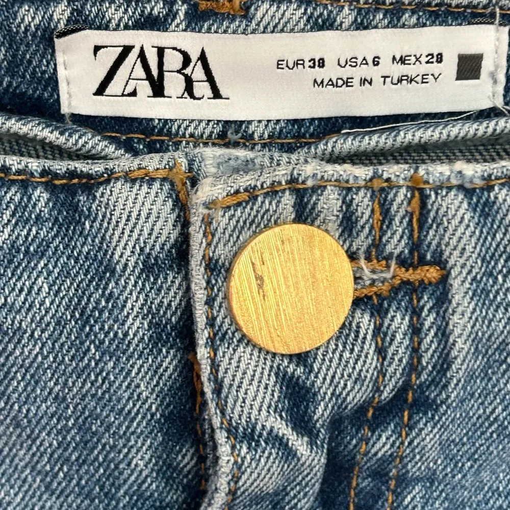 Zara cropped high waisted wide-leg sailor jeans with gold buttons size 6 - Image 4