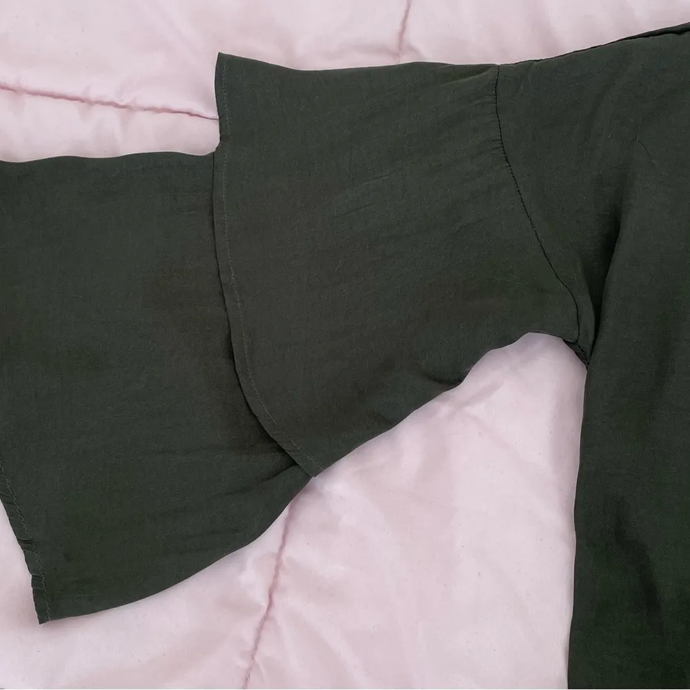 Cupcakes and Cashmere Yeta green wrap tiered bell sleeves blouse, size S party - Image 7