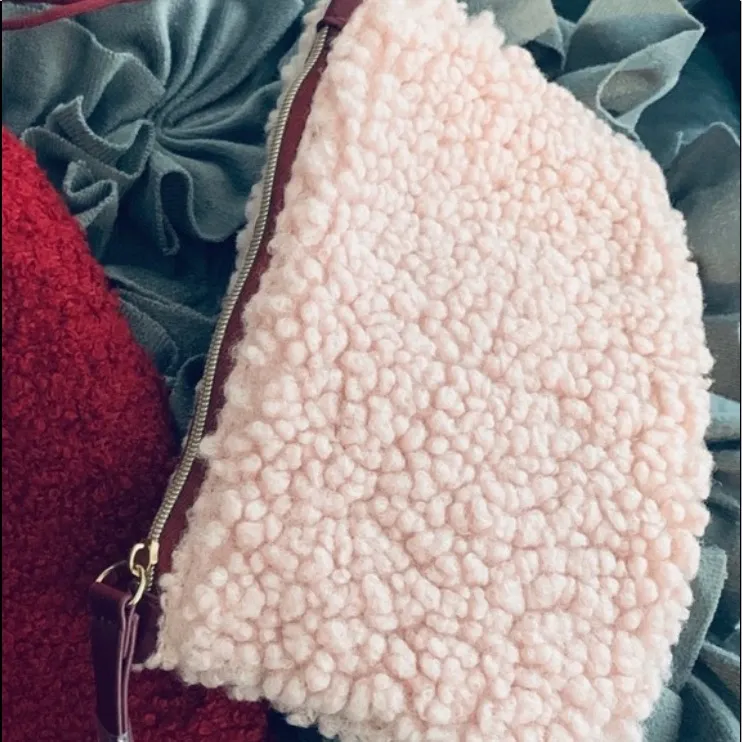 IPSY PINK FUZZY GLAM COSMETIC WRISTLET BAG - Image 7